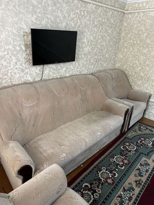 Mebil divan yaxshi holatda