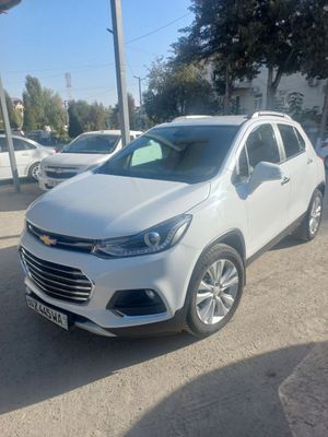 Chevrolet tracker oxirgi pozitsiya ayol kishi haydagan