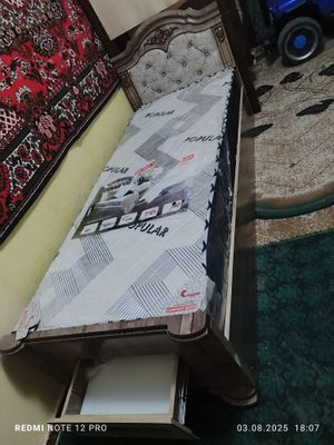 односпальная кровать