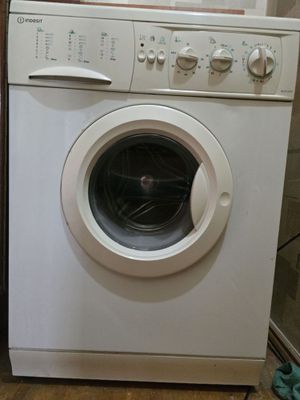 Продам машинку автомат Indezit