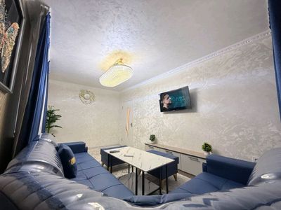 Продаётся Учтепа 13 1в2 1 этаж. кирпич.