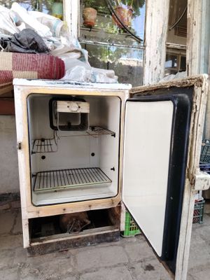 Продам холодильник Саратов Б/У.