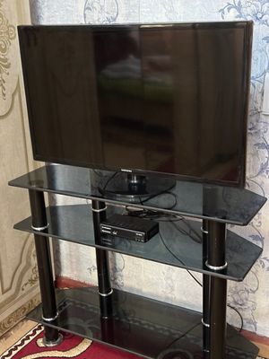 Телевизор SAMSUNG 32 тюнер и подставка в подарок