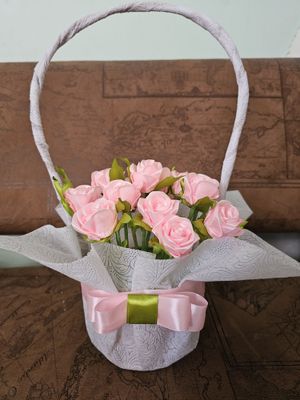 Корзинка с цветами из ленты