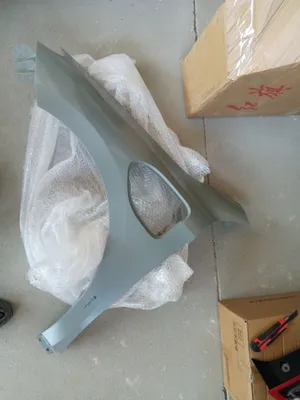 Hongqi Ekm5 Переднее крыло справа и слева