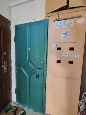 продается жел.дверь