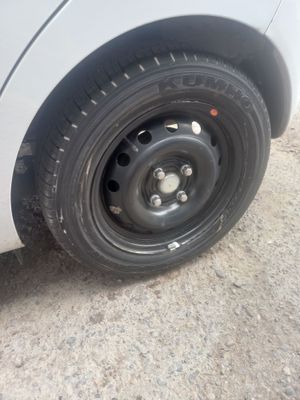 Srochna Kumho balon sotiladi.