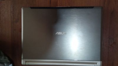 ASUS notebook sotiladi.