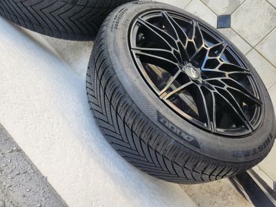 245/45/19 diska idial xolatda 700$ kelishamiz