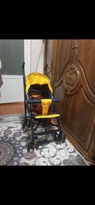 Коляска сотилади