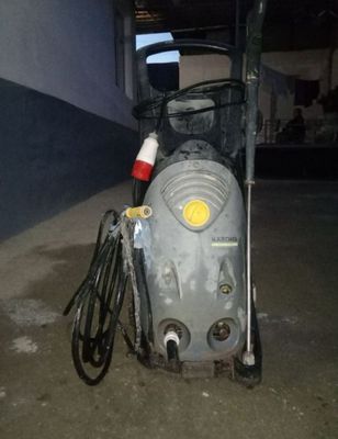 Продается профисиональная мойка Karcher.