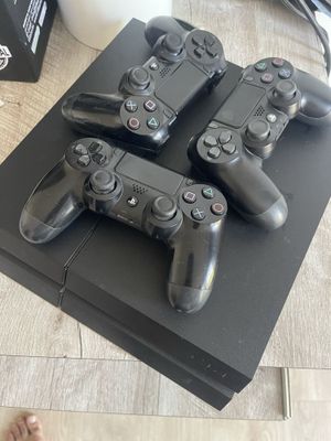Playstation 4 + 3 joysticks