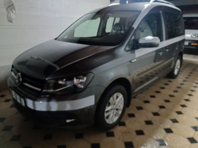 Moshina sotiladi Volkswagen