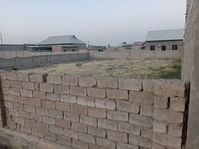 Qarshi shahridan yer sotiladi hovli devor oʻralgan