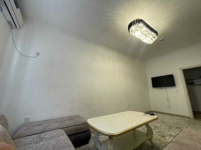 Sergili yangi darxon kv bor 3 bekatga yaqin metroga yaqin