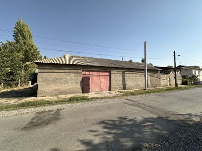 Ховли уй бутонлик туманида