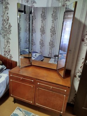 Советское трюмо,в хорошем состоянии не поцарапанной...