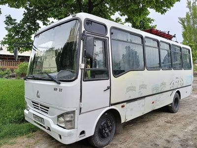 Avtobus ISUZU NP37