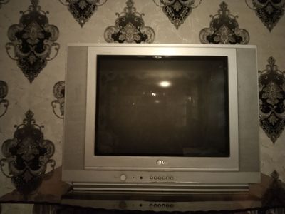 Televizor LG Flatron. Rangli xolati yaxshi