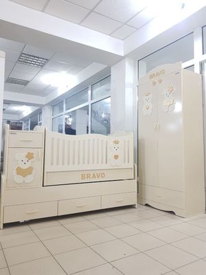 Bravo bolalar uchun shkaf va krovat