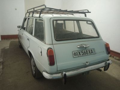 VAZ 2102 avtomobil