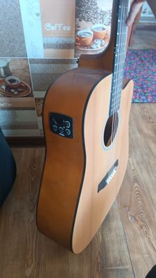 gitara sotiladi narxi 2mln