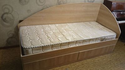 Продам две кровати с матрасами