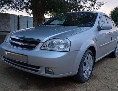 Srochno Chevrolet Lacetti sotiladi 1.8