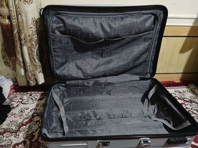 Чемодан на 4 колесах. Для путешествий
