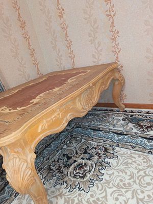 стол сотилади лак септирвориш кере ясрн йогочдан.