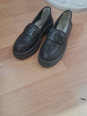 Продаются туфли женские