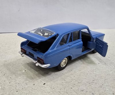 Продам модель автомобиля москвич иж- комби