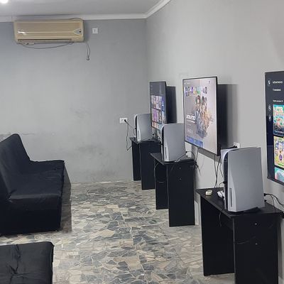 Playstation game klub sotiladi.