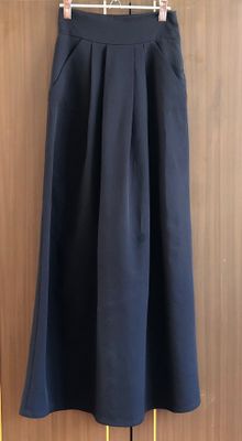 Qora yubka