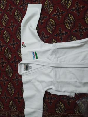 Judo kimono yangi pachka