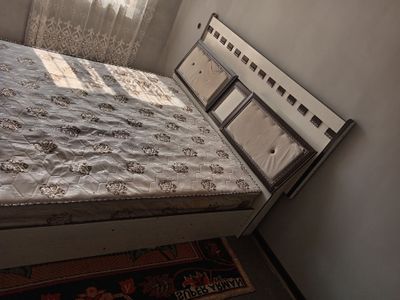 кровать