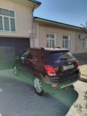 Treker 1 sotiladi