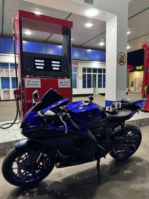 Sotiladi yamaha R7