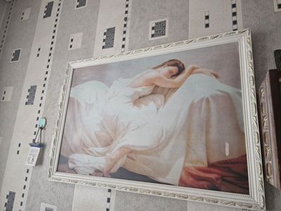 Продаётся Картина девушка на кресле