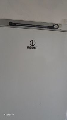 Продам холодильник Indesit