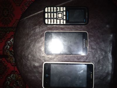 Uch telefon zapchas sotiladi 100000 sum