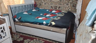 Продаётся двухспальняя кровать