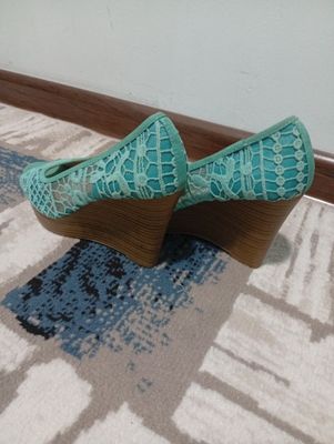 Goʻzal ayollarimizga qizjonlaga tuflilar