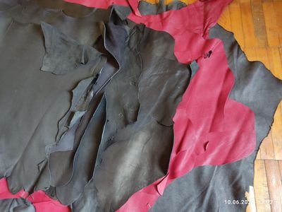 Кожа выделанная тонкая , черная и красная