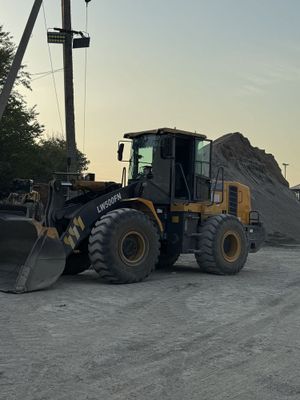 Аренда погрузчик хизмати. 3 куб 1.8 кублик погрузчик