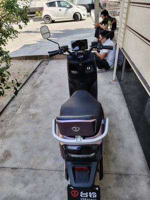 Sukuter tesla elektr yanggi
