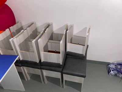 Boshlangʻich sinf bolalari uchun parta va stullar
