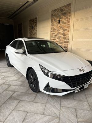 Hyundai elantra 2022 yil