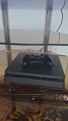 Playstation 4 slim sotiladi (ps4)