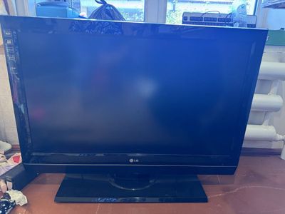Телевизор LG цветной диагональ 43 на экране эффект 2 пятна маленьких
